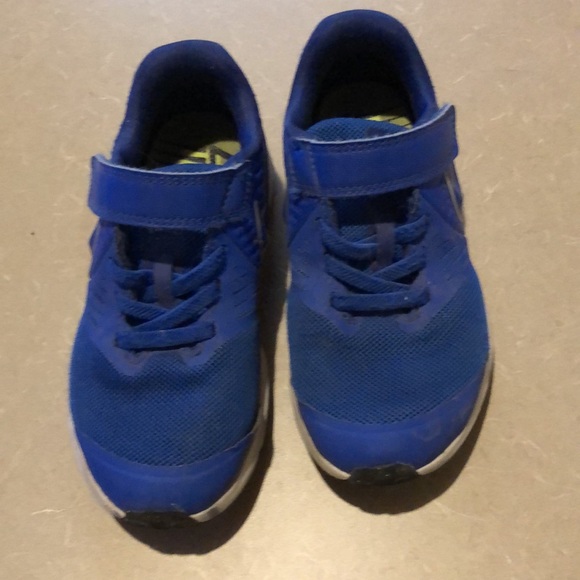 Boys size 11 running shoes - Picture 2 of 8